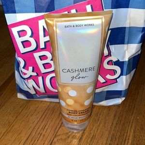 Bath&Body Cashmere glow body cream